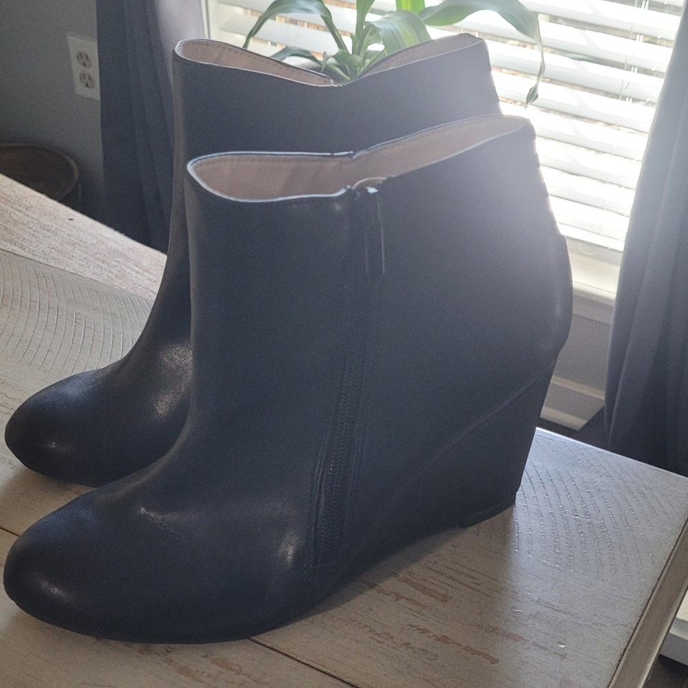 Women all black wedge hel ankle boots